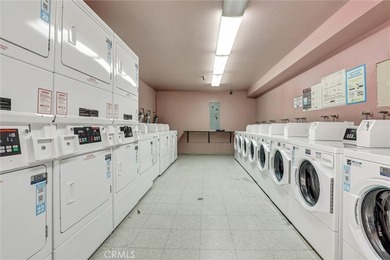 NEW LOW PRICE - NEW LOW PRICE - Spacious bedrooms with walk-in - photo 20