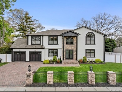 Welcome to the perfect blend of luxury and comfort located in - photo 1