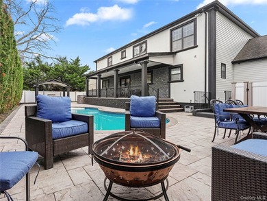 Welcome to the perfect blend of luxury and comfort located in - photo 3