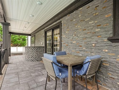 Welcome to the perfect blend of luxury and comfort located in - photo 9
