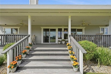 Meticulously maintained and beautifully landscaped, this - photo 6
