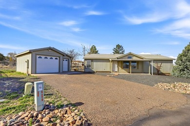 Country living In the heart of Snowflake AZ! Comfortable family - photo 1