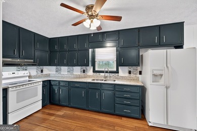 New stainless steel appliances added. Located just off West - photo 11
