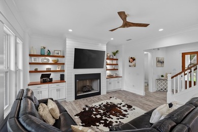 Built in 2021 by renowned local builder Damian Curtis, this 2 - photo 13