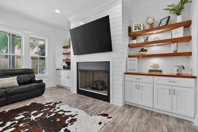 Built in 2021 by renowned local builder Damian Curtis, this 2 - photo 14