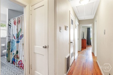Charming 3-bedroom, 2-bath bungalow in a highly desirable - photo 15