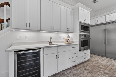 Built in 2021 by renowned local builder Damian Curtis, this 2 - photo 19