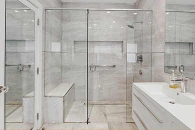 This exceptional and fully renovated one-story 5-bedroom, 5-bath - photo 19