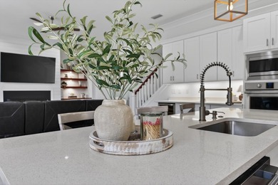 Built in 2021 by renowned local builder Damian Curtis, this 2 - photo 22
