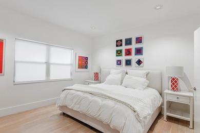 This exceptional and fully renovated one-story 5-bedroom, 5-bath - photo 23