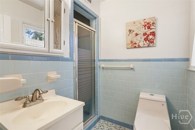 Charming 3-bedroom, 2-bath bungalow in a highly desirable - photo 24