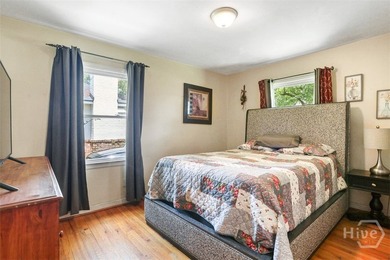 Charming 3-bedroom, 2-bath bungalow in a highly desirable - photo 25