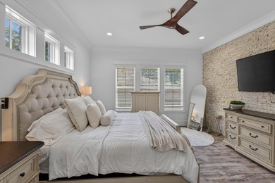 Built in 2021 by renowned local builder Damian Curtis, this 2 - photo 27