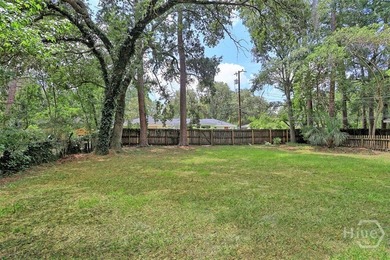 Charming 3-bedroom, 2-bath bungalow in a highly desirable - photo 32