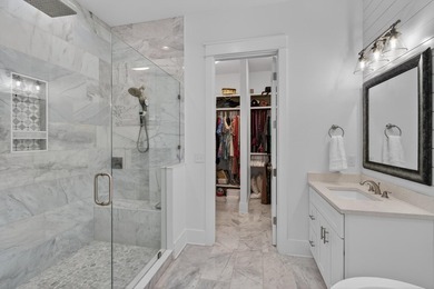 Built in 2021 by renowned local builder Damian Curtis, this 2 - photo 38