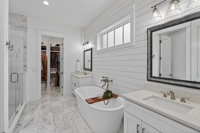 Built in 2021 by renowned local builder Damian Curtis, this 2 - photo 39