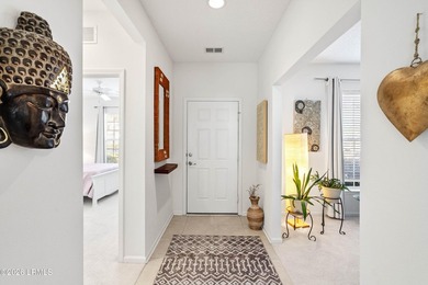 ***Brand new LVP Throughout*** Beautifully maintained Wren Villa - photo 3