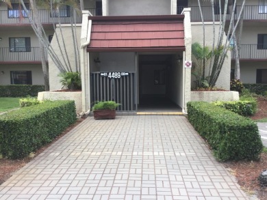 (private lake, pond, creek) Condo For Sale in Lake Worth Florida