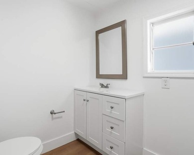 This 1200 square feet, 2.0 bed 2.0 bath located in the - photo 21