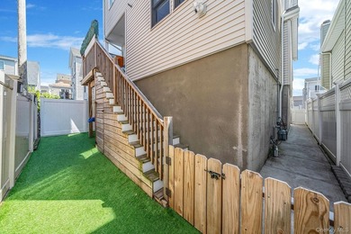 Just over one block from the beach, this fully renovated home - photo 4