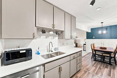 Welcome to this bright and inviting 1-bedroom, 1-bath top-floor - photo 5