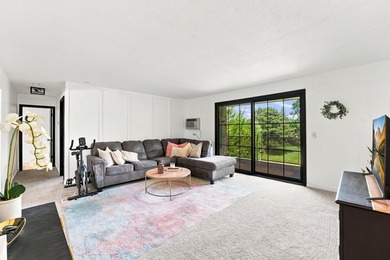 Welcome to this bright and inviting 1-bedroom, 1-bath top-floor - photo 7