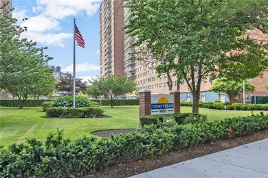 Amazing deal for 2 bed 1.5 bath, the biggest corner unit in one