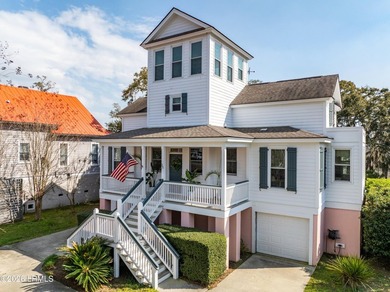 IN-TOWN DEEPWATER HOME! Extrememly rare find in Beaufort County - photo 2