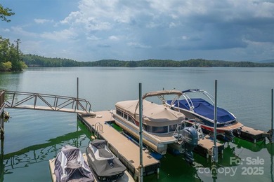 Discover a world where the majestic Blue Ridge Mountains and the - photo 4