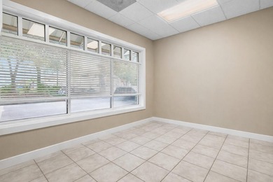 Rare and sought after live/work opportunity in the heart of - photo 4