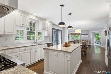 Beautifully sited on a fabulous private lot in the highly - photo 11