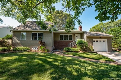 (private lake, pond, coastal) Home Sale Pending in Sound Beach New York