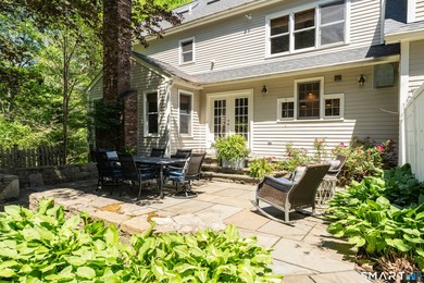 Beautifully sited on a fabulous private lot in the highly - photo 27