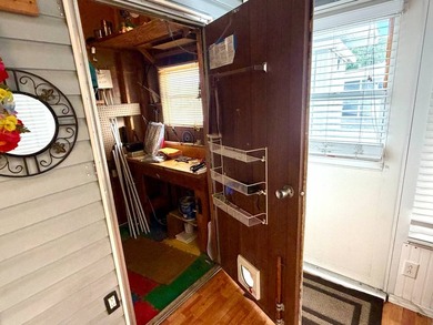 Welcome to this well-maintained 1996 Skyline single-wide home - photo 27