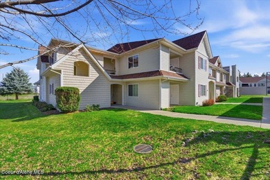 Welcome home to effortless living in this beautifully maintained - photo 2