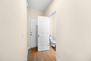 Practically brand-new and lightly lived-in 2 bedroom, 2.5 bath - photo 3