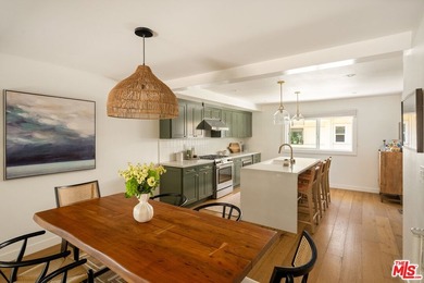 Indulge in sophisticated living with this rare, light-filled - photo 13
