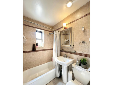 Stunning huge two bedrooms coop garden apartment in the heart of - photo 13