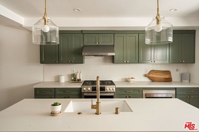 Indulge in sophisticated living with this rare, light-filled - photo 15