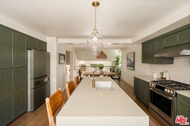 Indulge in sophisticated living with this rare, light-filled - photo 16