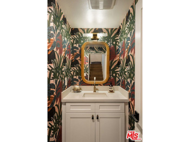 Indulge in sophisticated living with this rare, light-filled - photo 19