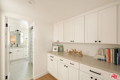 Indulge in sophisticated living with this rare, light-filled - photo 20