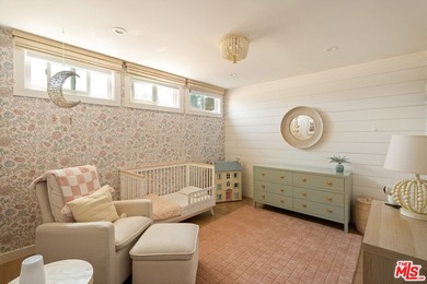 Indulge in sophisticated living with this rare, light-filled - photo 25