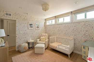 Indulge in sophisticated living with this rare, light-filled - photo 26