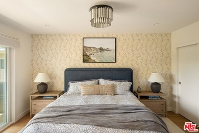 Indulge in sophisticated living with this rare, light-filled - photo 27