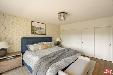 Indulge in sophisticated living with this rare, light-filled - photo 28