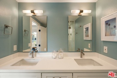 Indulge in sophisticated living with this rare, light-filled - photo 32