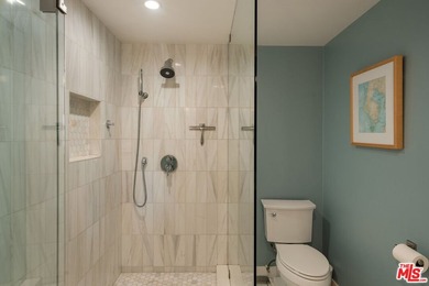 Indulge in sophisticated living with this rare, light-filled - photo 33