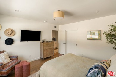 Indulge in sophisticated living with this rare, light-filled - photo 35