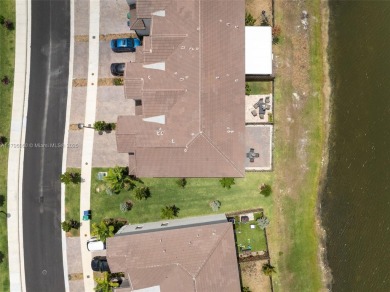 Lake Townhome/Townhouse For Sale in Miami, Florida